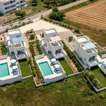 Xenos 6 With A Private Pool Near The Sea فيلة Tigaki