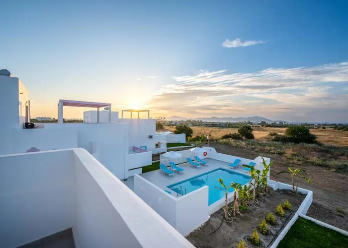 Xenos 6 With A Private Pool Near The Sea Tigaki