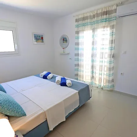 Xenos 6 With A Private Pool Near The Sea