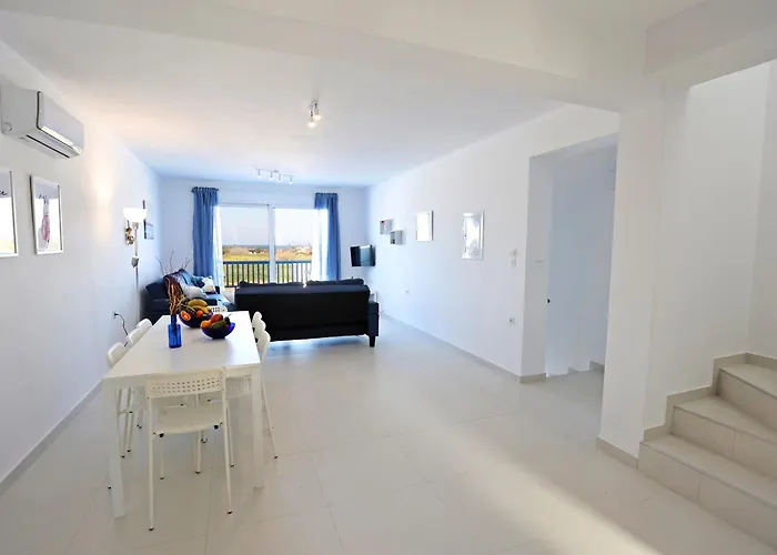 Xenos 6 With A Private Pool Near The Sea Tigaki